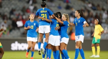 Seleção feminina aproveita erros e ganha fácil da África do Sul em amistoso